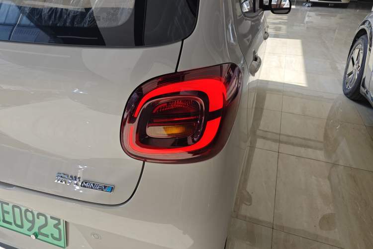 Used Wuling Hongguang MINIEV 2025 Four-Door Version Advanced Edition Exterior 6