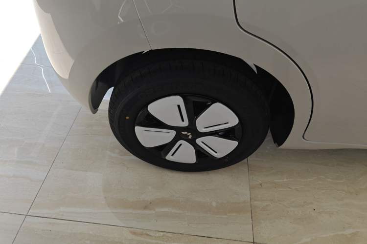 Used Wuling Hongguang MINIEV 2025 Four-Door Version Advanced Edition Exterior 8