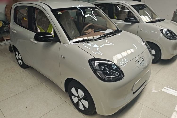 Used Wuling Hongguang MINIEV 2025 Four-Door Version Premium Edition Front Right 45 Deg