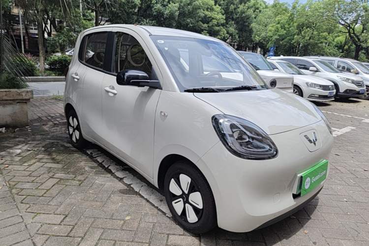 Used Wuling Hongguang MINIEV 2025 Four-Door Version 301km Zhenxiang+ Model Front Right 45 Deg