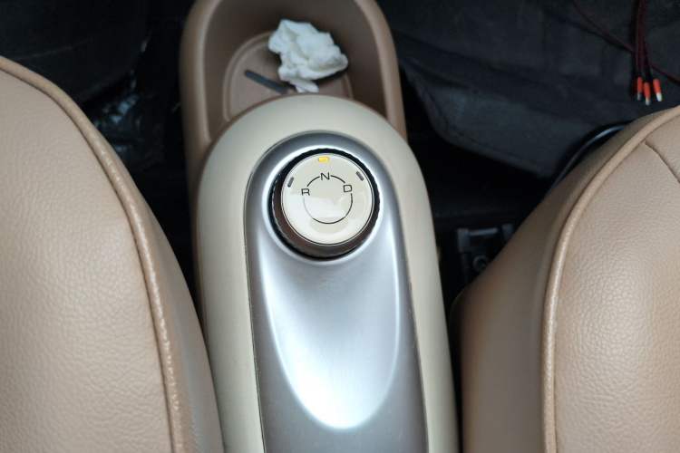 Used Wuling Hongguang MINIEV 2025 Four-Door Version Advanced Edition Gear Lever