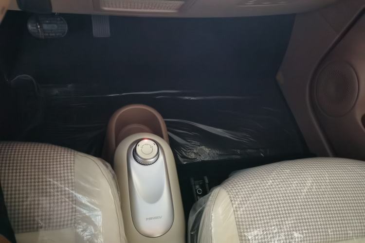Used Wuling Hongguang MINIEV 2025 Four-Door Version Advanced Edition Gear Lever