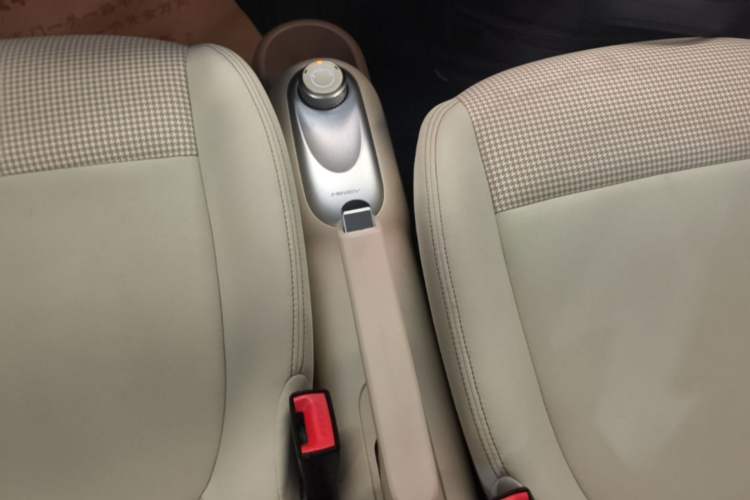 Used Wuling Hongguang MINIEV 2025 Four-Door Version Advanced Edition Gear Lever