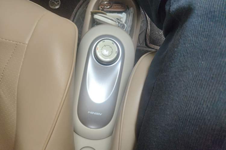 Used Wuling Hongguang MINIEV 2025 Four-Door Version Zhenxiang+ Edition Gear Lever