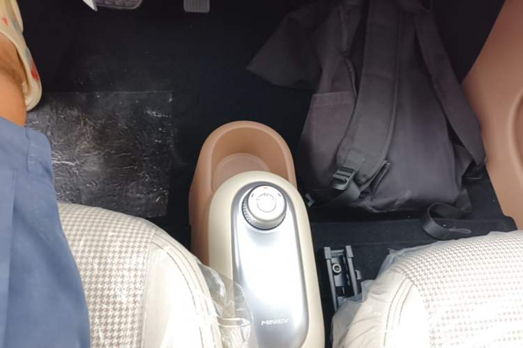 Used Wuling Hongguang MINIEV 2025 Four-Door Version Advanced Edition Gear Lever
