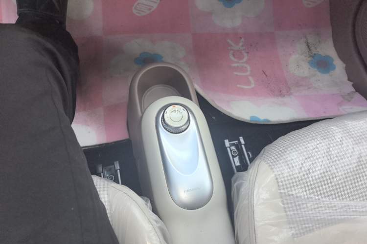 Used Wuling Hongguang MINIEV 2025 Four-Door Version Advanced Edition Gear Lever