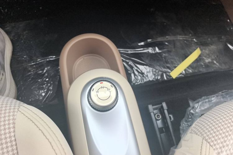 Used Wuling Hongguang MINIEV 2025 Four-Door Version Advanced Edition Gear Lever