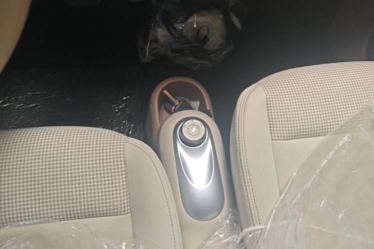 Used Wuling Hongguang MINIEV 2025 Four-Door Version Premium Edition Gear Lever