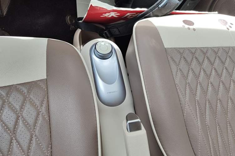Used Wuling Hongguang MINIEV 2025 Four-Door Version 301km Zhenxiang+ Model Gear Lever