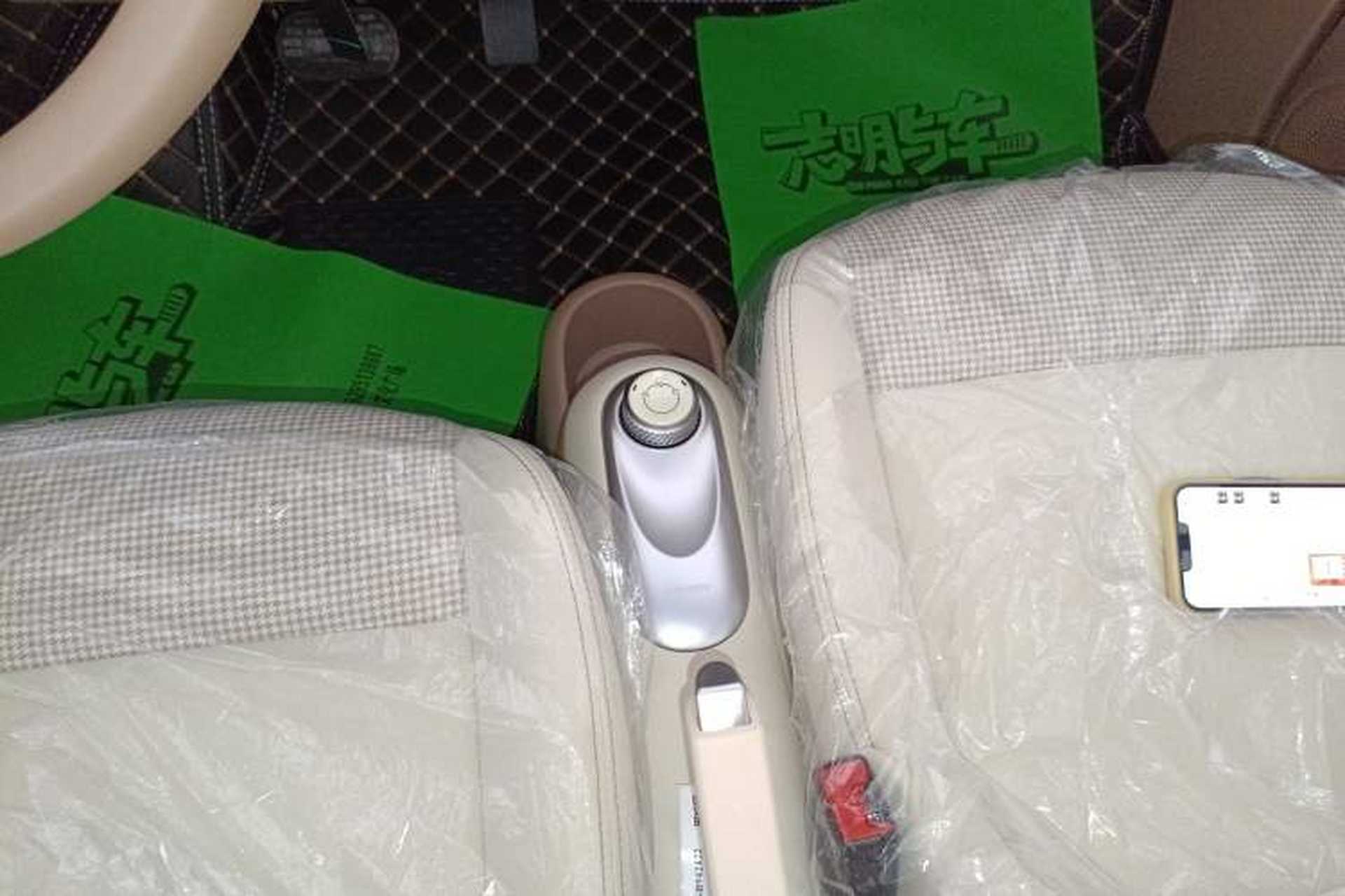 Used Wuling Hongguang MINIEV 2025 Four-Door Version Advanced Edition Gear Lever