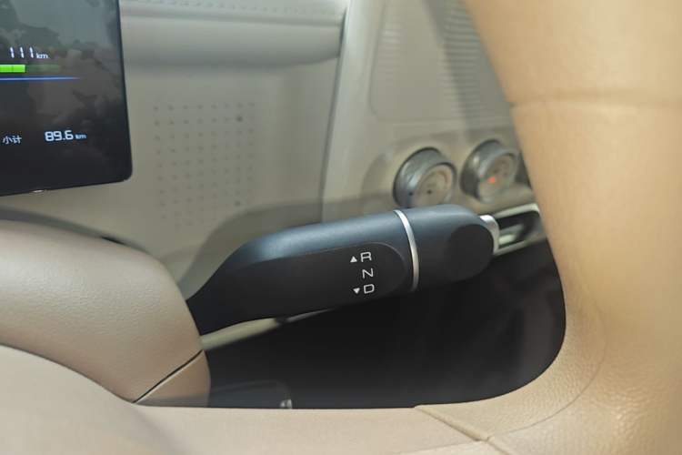 Used Wuling Hongguang MINIEV 2025 Four-Door Version Advanced Edition Gear Lever