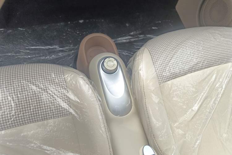 Used Wuling Hongguang MINIEV 2025 Four-Door Version Advanced Edition Gear Lever