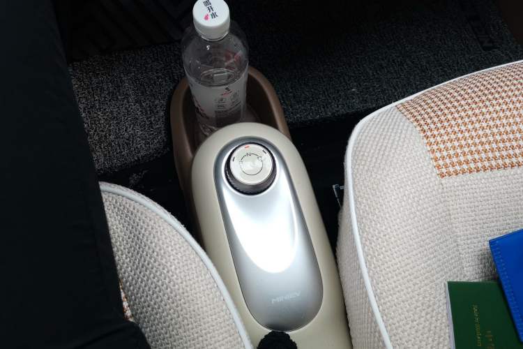 Used Wuling Hongguang MINIEV 2025 Four-Door Version Advanced Edition Gear Lever
