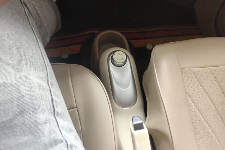 Used Wuling Hongguang MINIEV 2025 Four-Door Version Advanced Edition Gear Lever