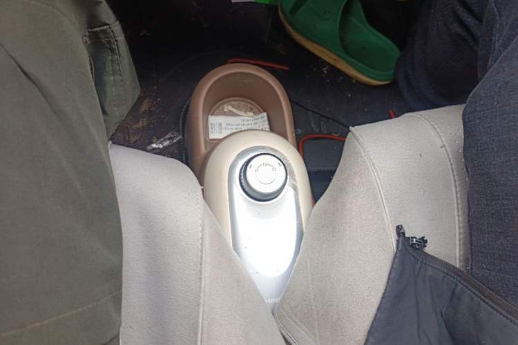 Used Wuling Hongguang MINIEV 2025 Four-Door Version Advanced Edition Gear Lever