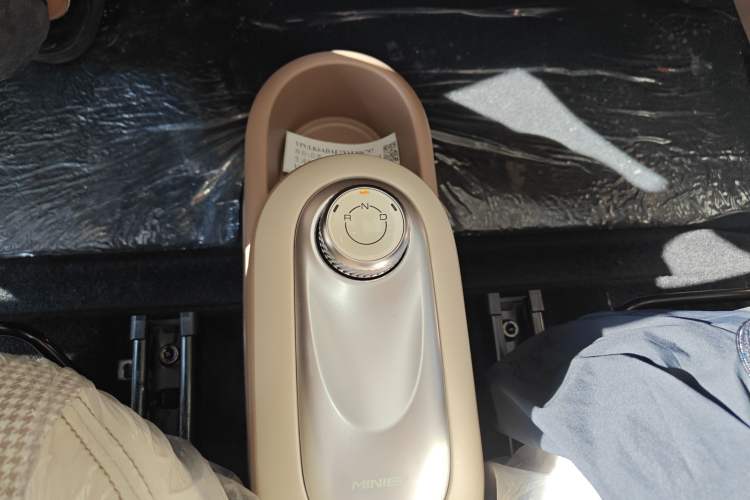 Used Wuling Hongguang MINIEV 2025 Four-Door Version Advanced Edition Gear Lever