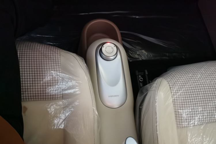 Used Wuling Hongguang MINIEV 2025 Four-Door Version Advanced Edition Interior 1