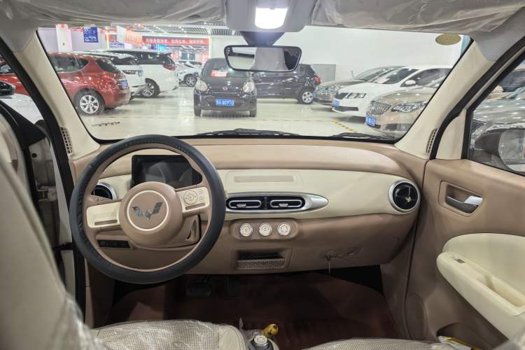 Used Wuling Hongguang MINIEV 2025 Four-Door Version Advanced Edition Interior 1