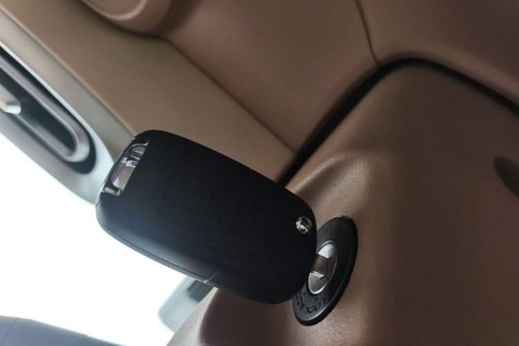 Used Wuling Hongguang MINIEV 2025 Four-Door Version Advanced Edition Interior 1
