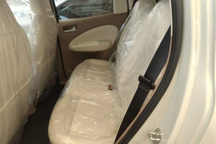 Used Wuling Hongguang MINIEV 2025 Four-Door Version Advanced Edition Interior 1
