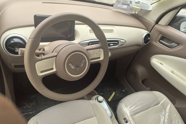 Used Wuling Hongguang MINIEV 2025 Four-Door Version Advanced Edition Interior 1