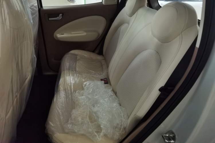 Used Wuling Hongguang MINIEV 2025 Four-Door Version Advanced Edition Interior 1
