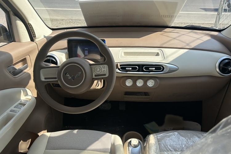 Used Wuling Hongguang MINIEV 2025 Four-Door Version Advanced Edition Interior 1