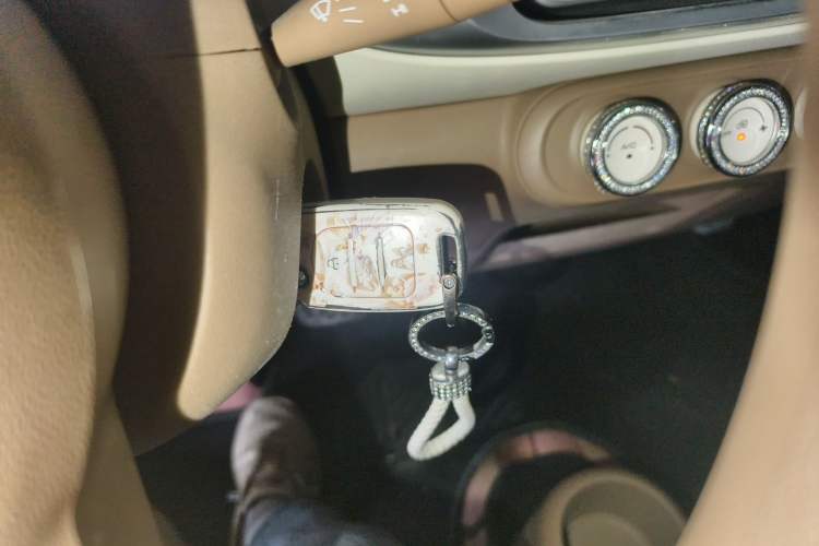 Used Wuling Hongguang MINIEV 2025 Four-Door Version Advanced Edition Interior 1