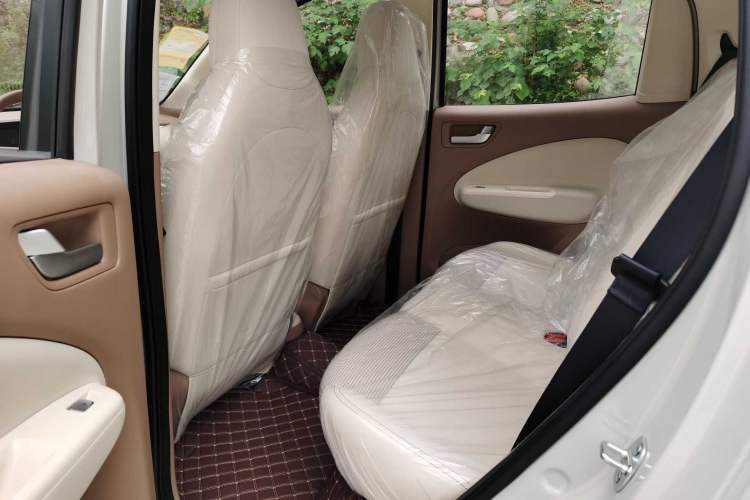 Used Wuling Hongguang MINIEV 2025 Four-Door Version Advanced Edition Interior 2