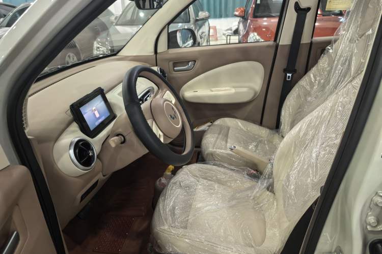 Used Wuling Hongguang MINIEV 2025 Four-Door Version Advanced Edition Interior 2