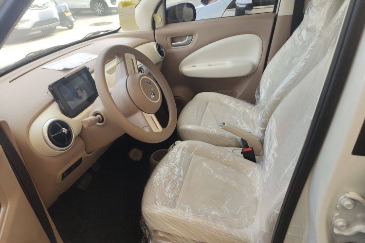 Used Wuling Hongguang MINIEV 2025 Four-Door Version Advanced Edition Interior 2
