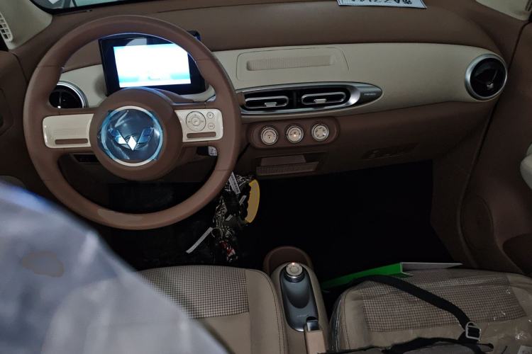 Used Wuling Hongguang MINIEV 2025 Four-Door Version Advanced Edition Interior 2
