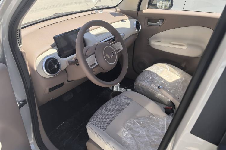 Used Wuling Hongguang MINIEV 2025 Four-Door Version Advanced Edition Interior 2