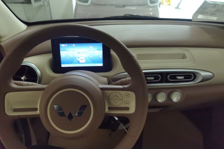 Used Wuling Hongguang MINIEV 2025 Four-Door Version Advanced Edition Interior 2
