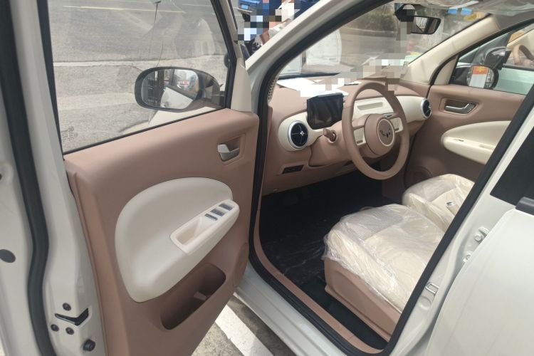 Used Wuling Hongguang MINIEV 2025 Four-Door Version Advanced Edition Interior 2