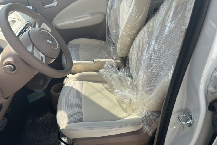 Used Wuling Hongguang MINIEV 2025 Four-Door Version Advanced Edition Interior 2