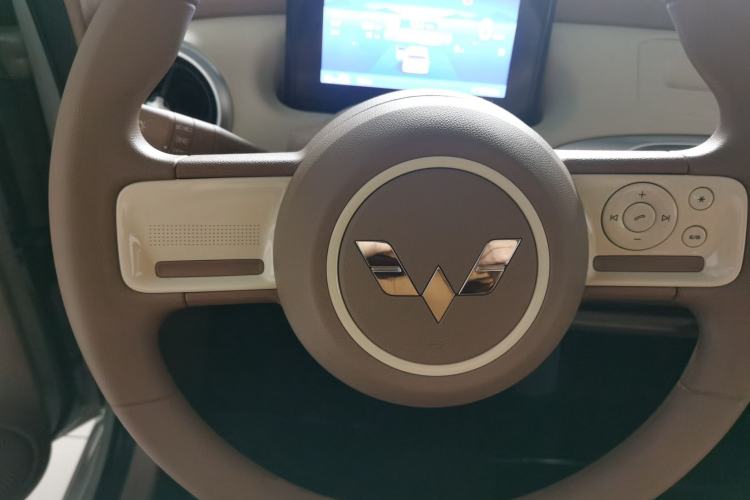 Used Wuling Hongguang MINIEV 2025 Four-Door Version Advanced Edition Interior 3