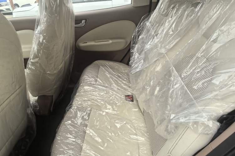 Used Wuling Hongguang MINIEV 2025 Four-Door Version Advanced Edition Interior 3