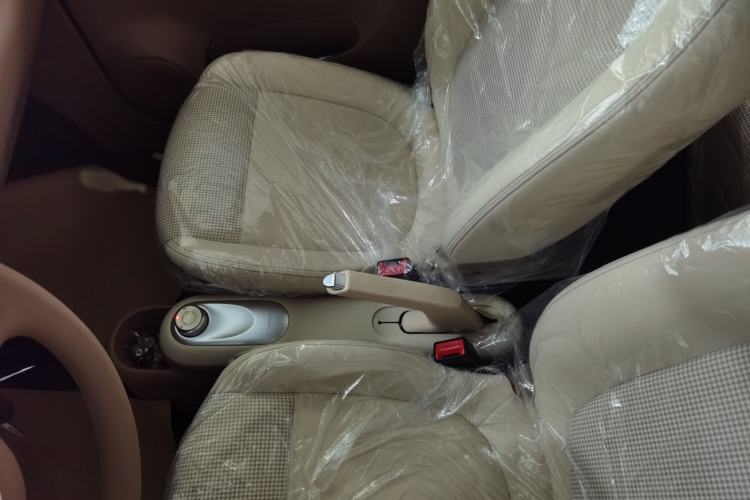Used Wuling Hongguang MINIEV 2025 Four-Door Version Advanced Edition Interior 3