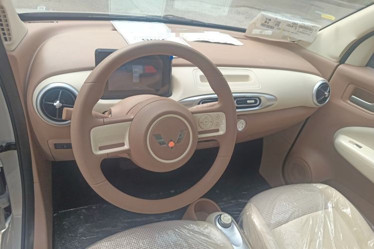 Used Wuling Hongguang MINIEV 2025 Four-Door Version Advanced Edition Interior 3