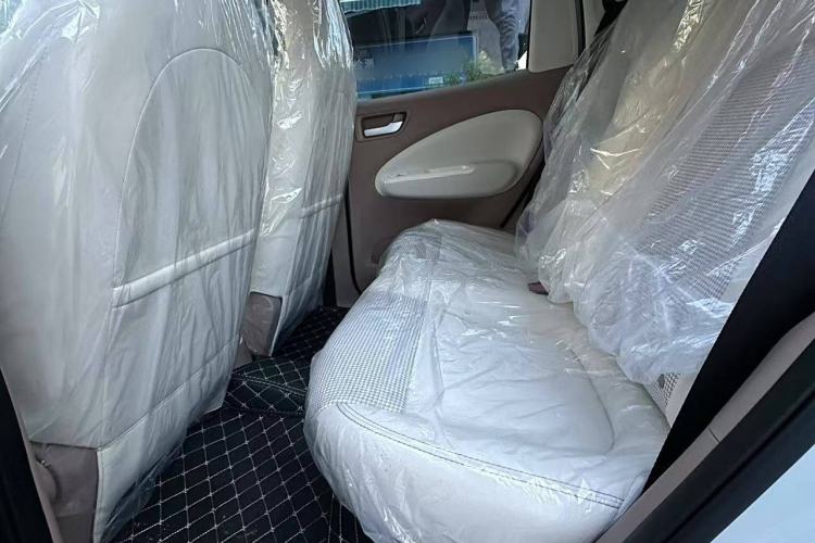 Used Wuling Hongguang MINIEV 2025 Four-Door Version Advanced Edition Interior 3
