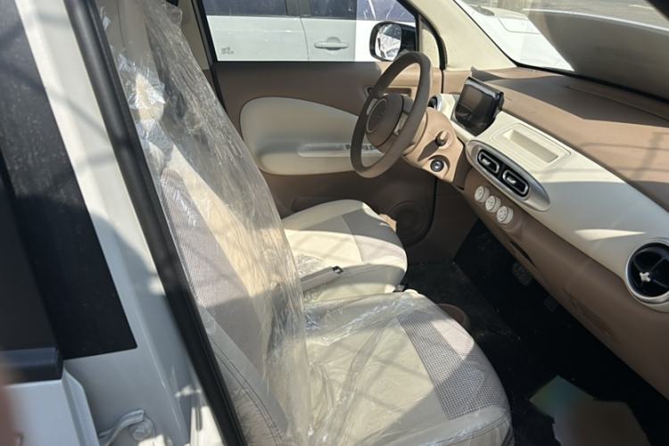 Used Wuling Hongguang MINIEV 2025 Four-Door Version Advanced Edition Interior 3