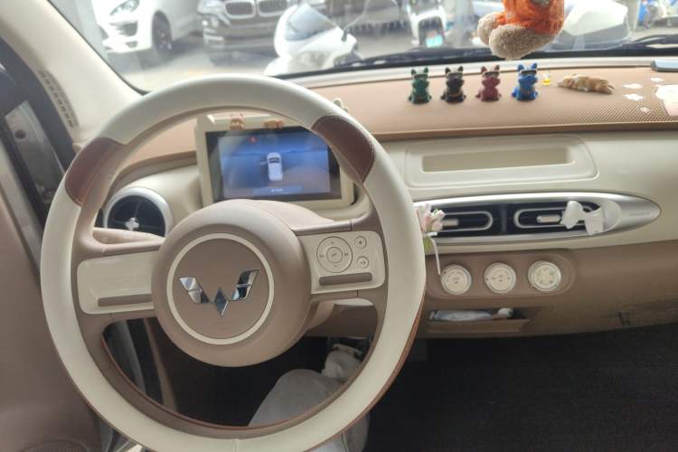 Used Wuling Hongguang MINIEV 2025 Four-Door Version Advanced Edition Interior 3
