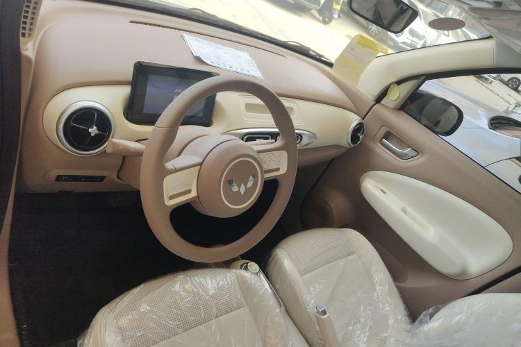 Used Wuling Hongguang MINIEV 2025 Four-Door Version Advanced Edition Interior 4