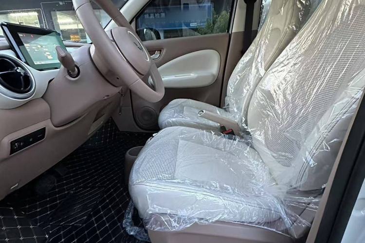 Used Wuling Hongguang MINIEV 2025 Four-Door Version Advanced Edition Interior 4