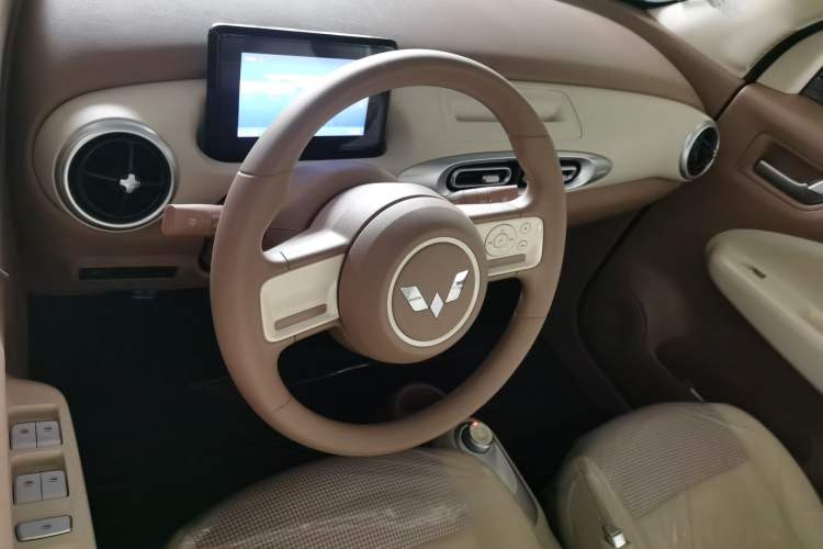 Used Wuling Hongguang MINIEV 2025 Four-Door Version Advanced Edition Interior 5