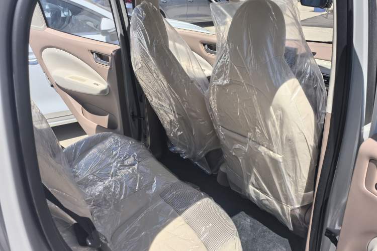 Used Wuling Hongguang MINIEV 2025 Four-Door Version Advanced Edition Interior 5