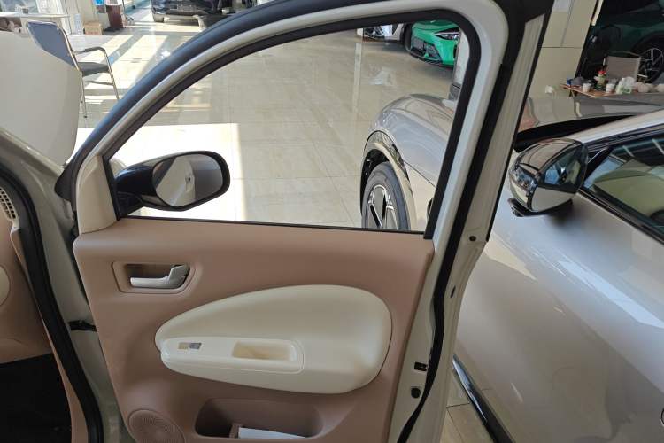 Used Wuling Hongguang MINIEV 2025 Four-Door Version Advanced Edition Interior 5