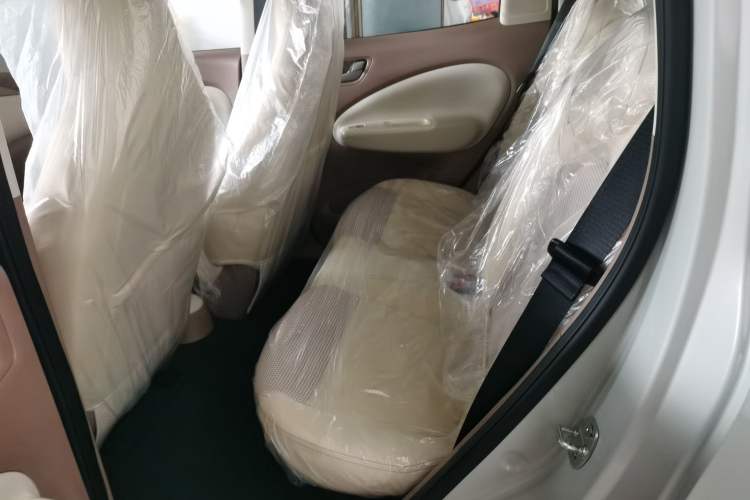 Used Wuling Hongguang MINIEV 2025 Four-Door Version Advanced Edition Interior 6