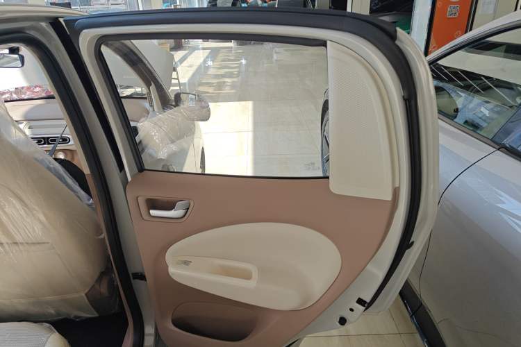 Used Wuling Hongguang MINIEV 2025 Four-Door Version Advanced Edition Interior 6